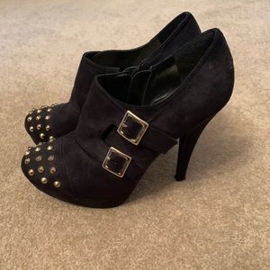 Guess Studded Pumps Size 9